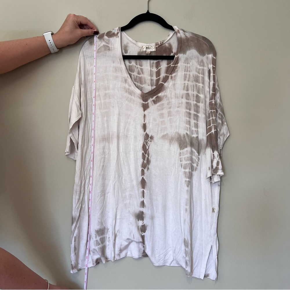NYTT V-Neck Top - Picture 4 of 5